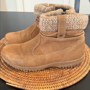 Khombu Cozy Tan Ankle Boots